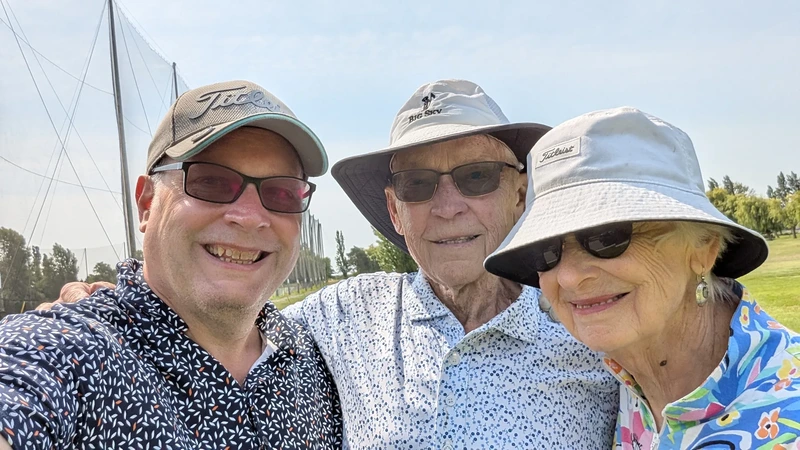 Gaalen, Kris, Lynda playing Golf in 2026